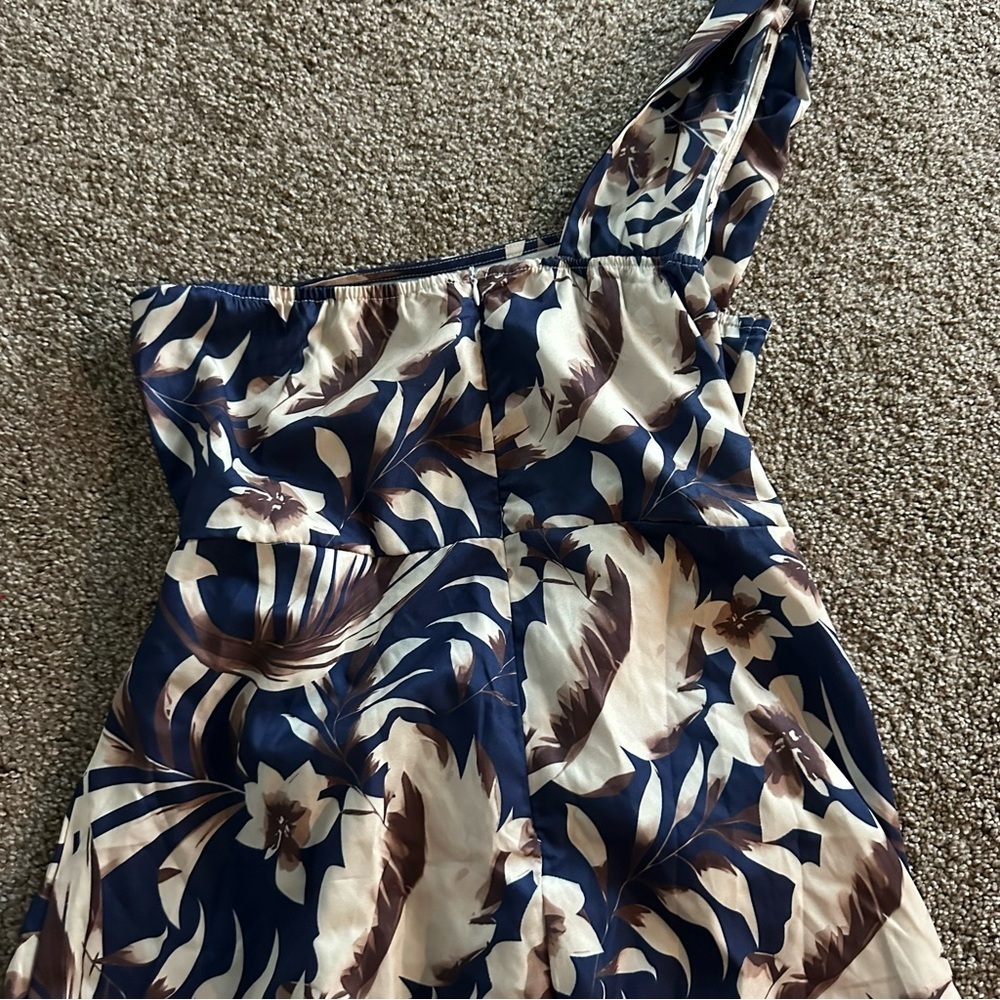 CUPSHE One-Shoulder Dress - Picture 4 of 5